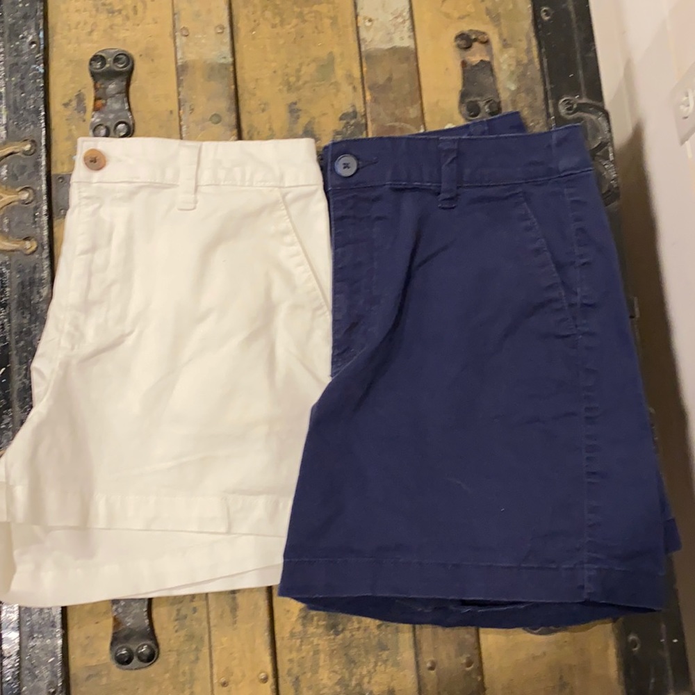 Bundle of 2 women’s size 8 shorts- white/blue